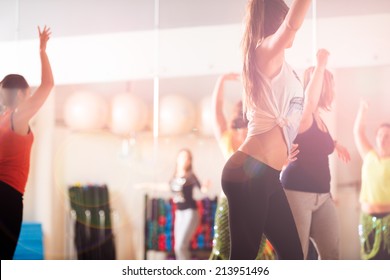 Taneční lekce pro ženy ve fitness centru