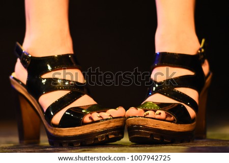 dancing girl feet 