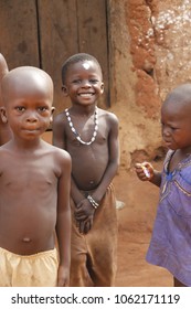 Dangbo Benin November 17 2015 Happy Children Outside Of The Mud House