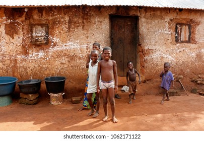 Dangbo Benin November 17 2015 Happy Children Outside Of The Mud House