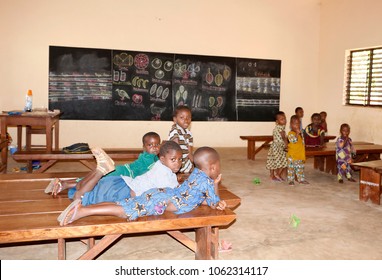 Dangbo Benin November 17 2015 Little Children After An Afternoon Nap At Pre School