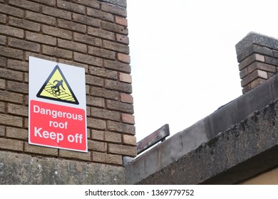 Dangerous roof keep off sign