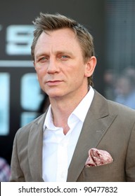 Daniel Craig arriving for the UK premiere of 'Cowboys & Aliens' at the O2, London. 11/08/2011  Picture by: Alexandra Glen / Featureflash