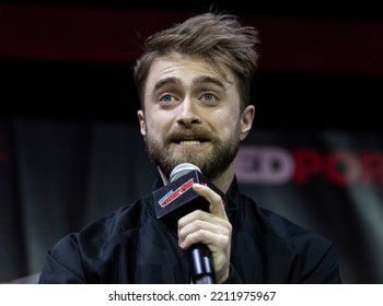 Daniel Radcliffe Attends Panel WEIRD: The Al Yankovic Story During New York Comic Con At Jacob Javits Center On October 9, 2022 