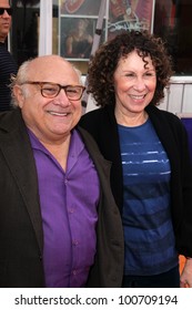 Danny DeVito, Rhea Perlman At The 