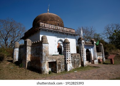 Dargah Kazi Peer Janab Sadrud Din, Ranthambore Fort Is Near The City Of Sawai Madhopur. It Is A Formidable Fort Having Been A Focal Point Of The Historical Developments Of Rajasthan. 