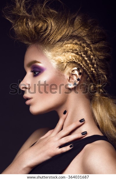 Daring Girl Mohawk Hairstyle Painted Gold People Beauty