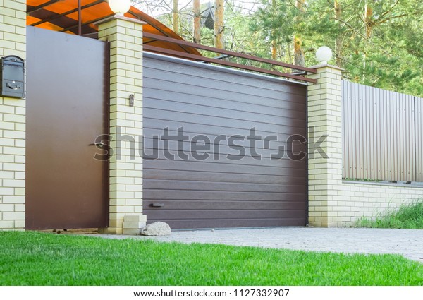 \
Dark automatic gates to\
the garage