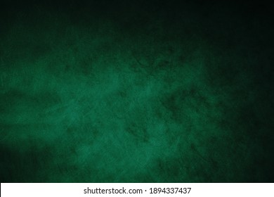 Dark, blurry, simple background, green abstract background gradient blur, Studio light.
