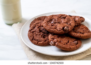 dark chocolate cookies with chocolate chips