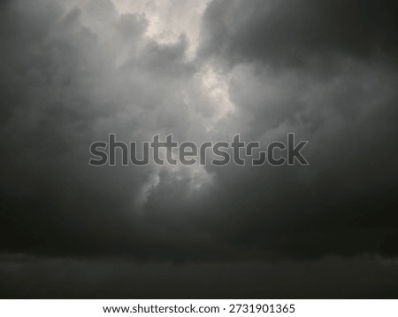 dark cloud before moderate rain