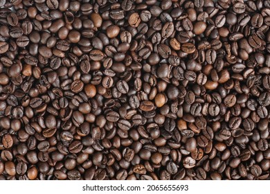 Dark roasted Robusta coffee beans with close up shot,top view.