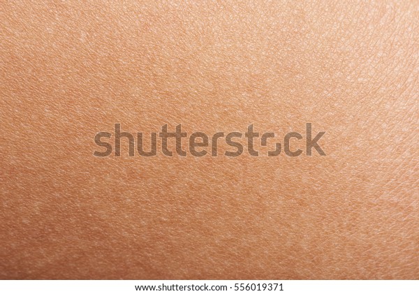 女性の手のマクロの黒い肌 人間の皮膚テクスチャ背景 の写真素材 今すぐ編集