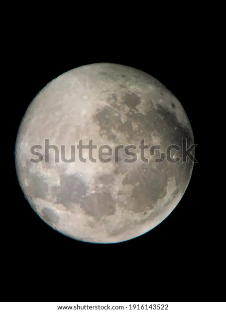 Dark sky detailed bright\
Full moon 