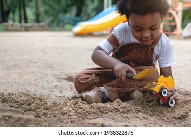 pegefinger lastbil håndjern African Children Playing Sand Images, Stock Photos & Vectors | Shutterstock