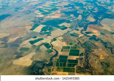 DARLING DOWNS, QUEENSLAND, AUSTRALIA: Patchwork pattern of crops in prime agricultural land on the western Downs of southern Queensland with shelter belts, reserves and watercourses. - Shutterstock ID 1425493385