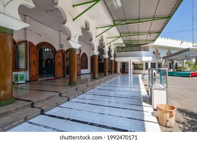Darmo, Wonokromo, Surabaya, Indonesia. The Rahmat mosque (Masjid Rahmat) at Kembang Kuning street. Taken on November 17th, 2018.