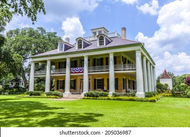 DARROW, USA - JULY 14, 2013: famous Houmas House plantation in Darrow, USA. Irishman John Burnside bought the plantation in 1857 for USD 1 million.