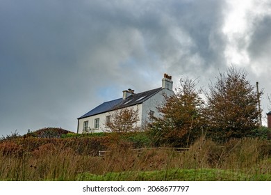 Dartmoor National Park, Devon, UK, November 1st, 2021, A Large Isolated Cottage In The Moor During The Autumn.