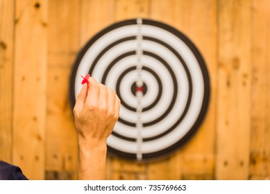 Darts,Go to the same goal. - Shutterstock ID 735769663
