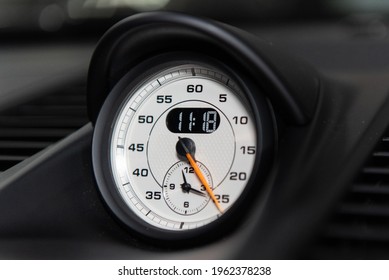 Dashboard Guage Gives An Accurate Readout Of Minutes And Hours In Analog Or Digital Clock Face.