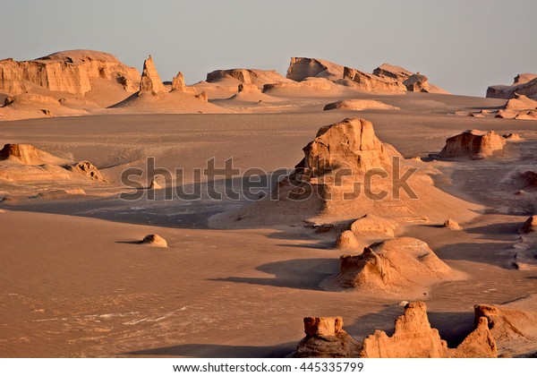 イラン 世界で最も暑い砂漠 ラト砂漠 の写真素材 今すぐ編集