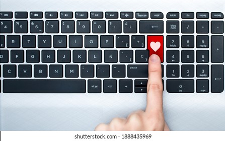 https://image.shutterstock.com/image-photo/dating-online-love-distance-valentines-260nw-1888435969.jpg