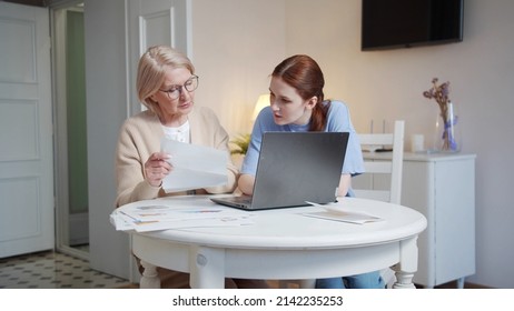 Daughter Helps Her Elderly Mother Pay Bills Online