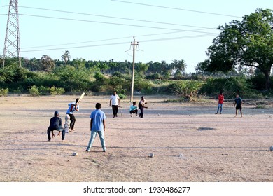 Davangere, Karnataka, India - Feb 28, 2021: A Few Village Indian Boys Are Playing Gully Cricket.