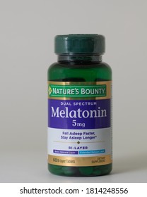 Davis, CA, August 3, 2020. A Bottle Of Natures Bounty Dual Spectrum Melatonin 5 Mg On Whit Background. Melatonin Is A Natural Hormone That Regulates The Sleep–wake Cycle.