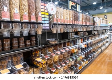 Davis, CA/USA 9/5/2019
Bulk food dispensers of organic healthy nuts, grains, dried fruits, pasta, spices and much more in a supermarket aisle