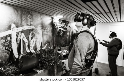 DAVOS, SWITZERLAND - Jan 24, 2019: Working Moments During World Economic Forum Annual Meeting In Davos. Forum Participants At The Virtual Reality Stand