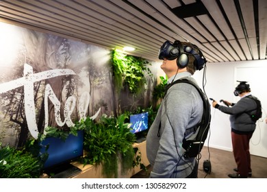 DAVOS, SWITZERLAND - Jan 24, 2019: Working Moments During World Economic Forum Annual Meeting In Davos. Forum Participants At The Virtual Reality Stand