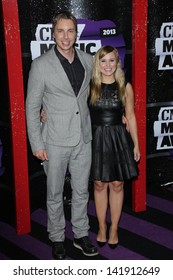 Dax Shepard And Kristen Bell At The 2013 CMT Music Awards, Bridgestone Arena, Nashville, TN 06-05-13