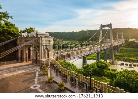 Daxi suspension bridge in taoyuan, taiwan. the translation of the chinese text is 