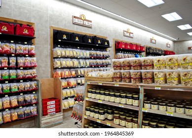 Daytona Beach, Florida - 2021: Buc-ee's Convenience Store And Gas Station. Interior Walls O' Food Including Dried Fruit, Trail Mix, Nuts And Jerky. All Foods Are Sold Under The Buc-ee's Brand Name. 