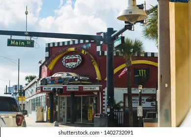 Daytona Beach, USA - February 23, 2019: Cruisin Cafe In Daytona Beach Main Street On A Cloudy Day