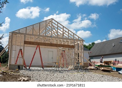     Dayton,Ohio-August 17, 2022:According To Manufactured Home News, Modular Home Sales Continue To Grow Through June Of 2022 Over Conventional Housing. Seen Here, A Modular Home Garage Is Being Built