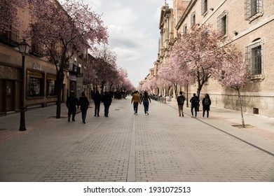 Alcalá De Henares, Spain; 03 07 2021; Pedestrians Walking Down Libreros Street, In The City Of Alcalá De Henares.