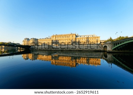  The Île de la Cité between the Arcole bridge and Notre-Dame bridge in Paris city