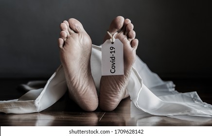 dead body hanging tag Covid-19. senior people with coronavirus infected death at home, elderly people with congenital disease are at a higher risk of infected covid-19 disease. - Shutterstock ID 1709628142