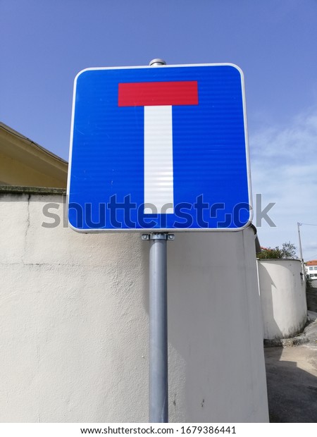 Dead end sign, signaling to drivers that they may\
need to turn back