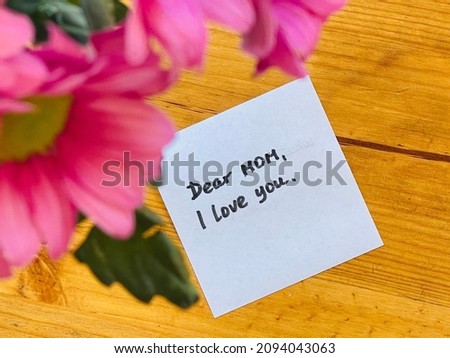 Dear Mom, I love you. Handwritten note.
