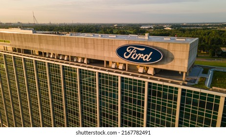 322 Ford Headquarters Images, Stock Photos & Vectors 