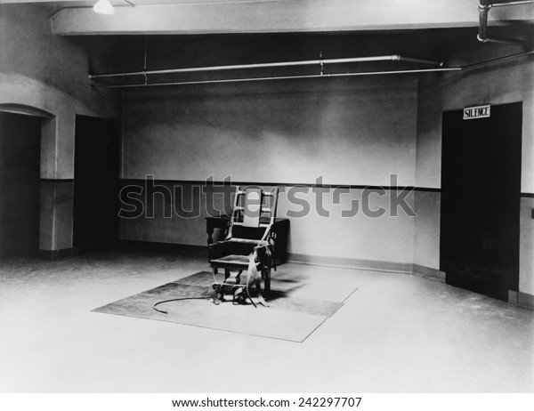 Death chamber and electric chair at Sing Sing\
Prison in 1923.
