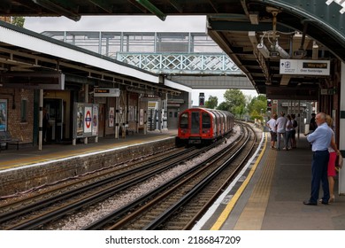 Debden, Loughton IG10, UK  July 31st 2022  A Tube Train Leaves Debden Tube Station. Busy London Tube Station Due To Limited Service, 1 Day After A Rail Workers Strike