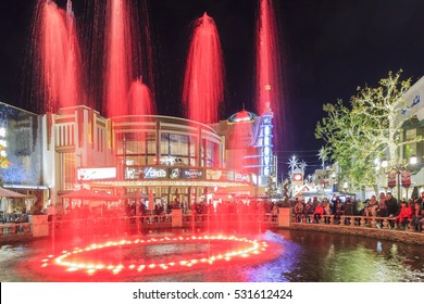 DEC 12, Los Angeles: Christmas At The Shopping Mall - The Grove On DEC 12, 2015 At Los Angeles