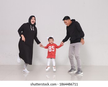 Dec, 2019 - Pekanbaru, Indonesia: Happy Family Studio Photoshoot In Light Grey Backgorund And Use Sweater. Photo Concept In Black, Grey And Brick Red Dress Code. 