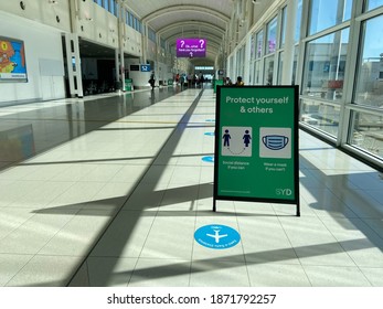 Dec 2020, Sydney Melbourne: Wear Face Mask Notice Sign At Sydney Airport, Prevent The Spread Of Coronavirus Or COVID-19 Pandemic.