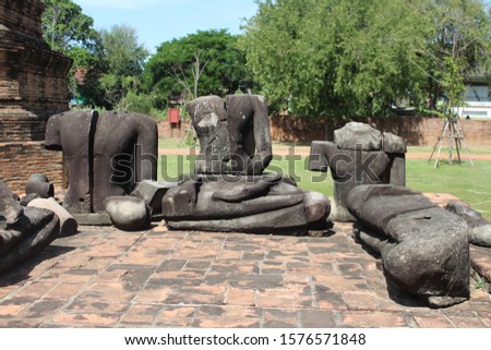 The decapitated Buddhas of Ayutthaya